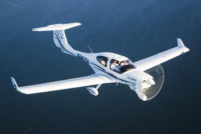 Diamond DA40 NG flying