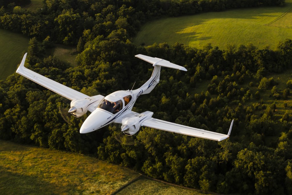 Diamond DA42 flying