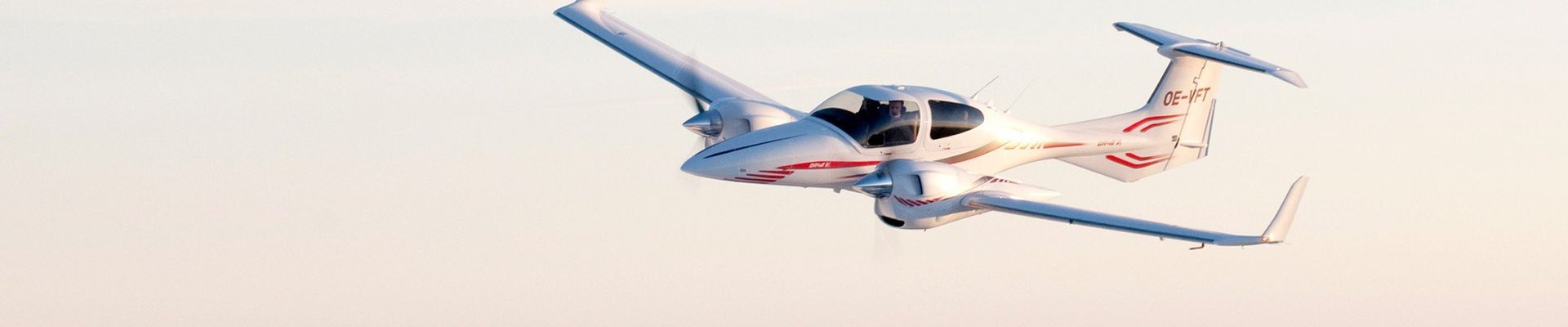 Diamond DA42 flying