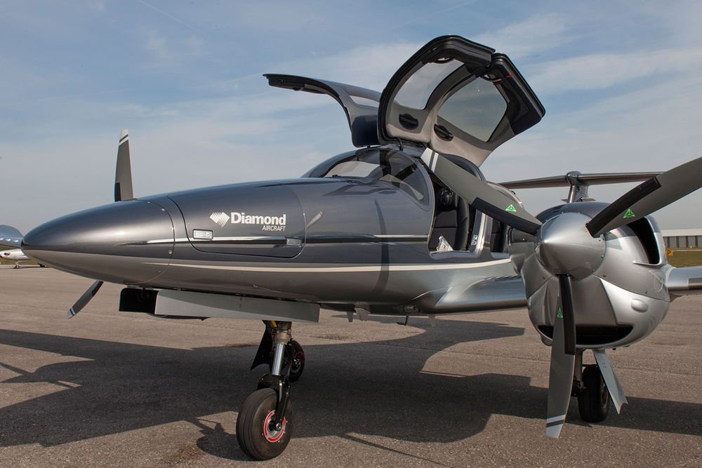 Diamond DA62 with doors open