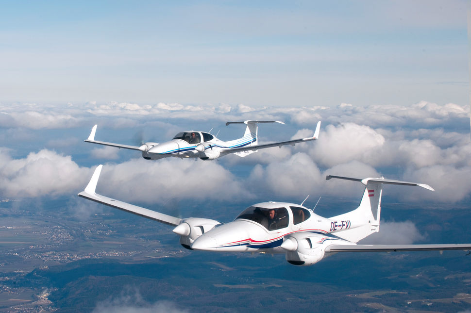 Diamond DA42 Flying