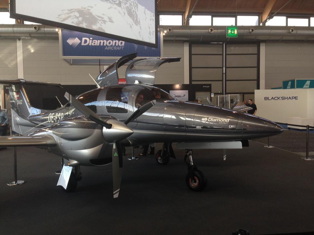 Diamond DA62 inside